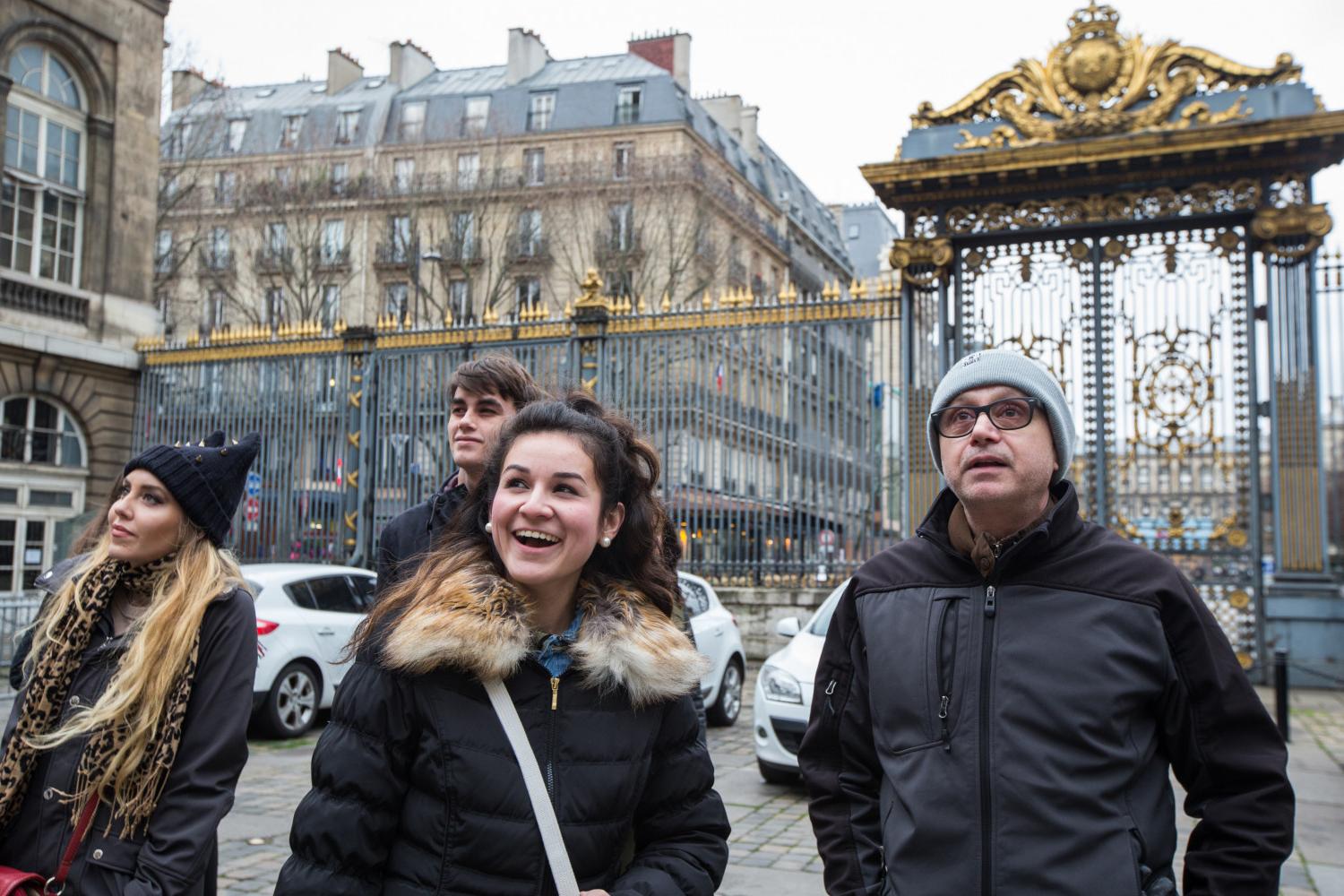 <a href='http://2peb5.ggj1111.com'>全球十大赌钱排行app</a>学院法语教授Pascal Rollet带领学生们到巴黎游学.